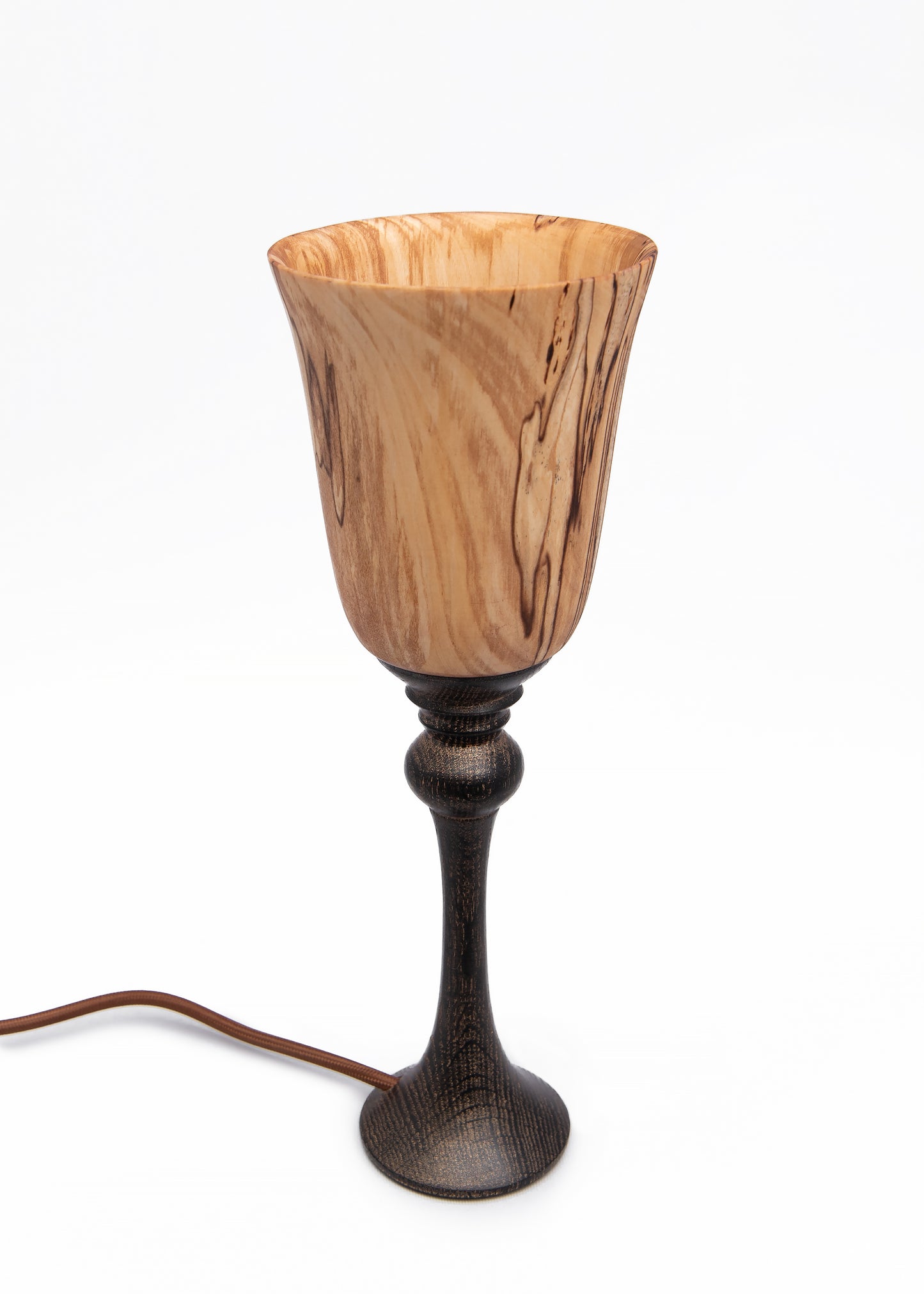 Lampa stołowa w kształcie kielicha na wino